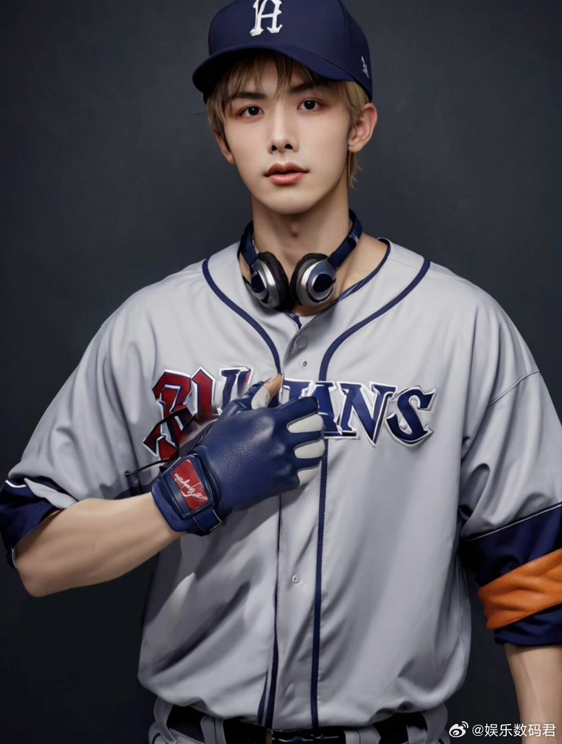 白日提灯的刀疤哥是谁 赵弈钦虽然是带刀疤的角色，但完全不影响苏感。眼神拉丝，微表