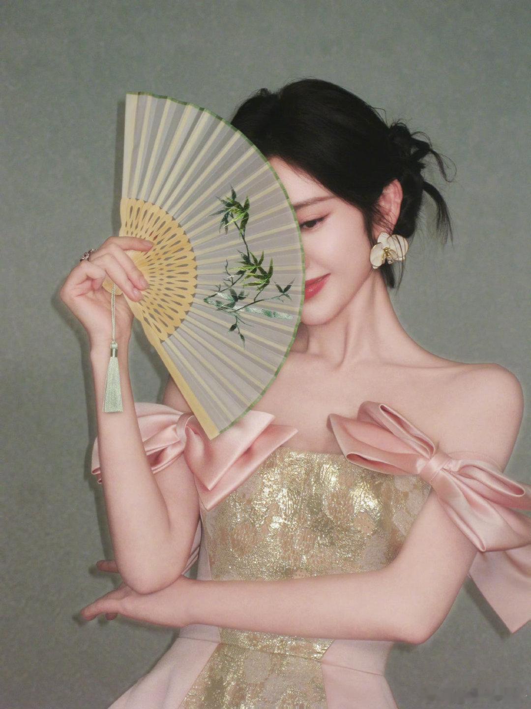 唐艺昕现场明媚时刻唐艺昕明媚时刻沉浸式感受唐艺昕的明媚时刻！国风温婉、日常俏皮随