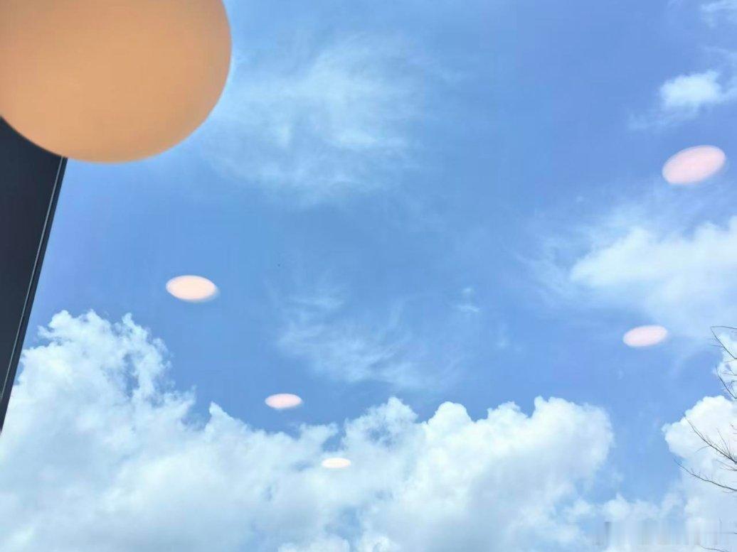 为何没到室外拍蓝天？外面太太太太太太太太太热了我的元气假期