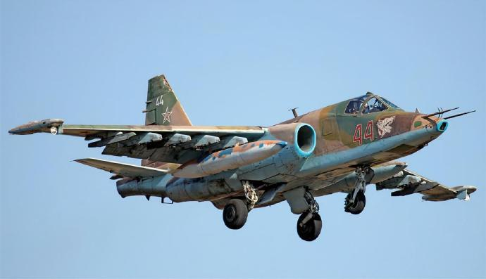 每天认识一件兵器 俄罗斯Su-25“蛙足”攻击机Su-25是苏联苏霍伊设计局研制