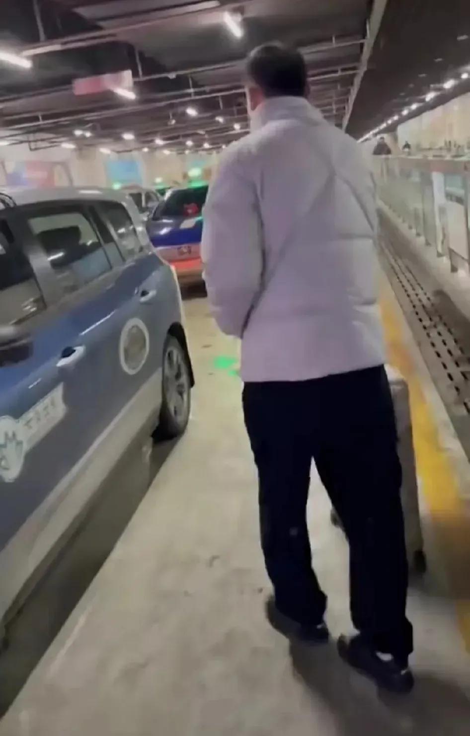 辟谣了，青岛国信男篮打车事件，是因为青岛队分成两批来的，不是济南方面接待 不周。