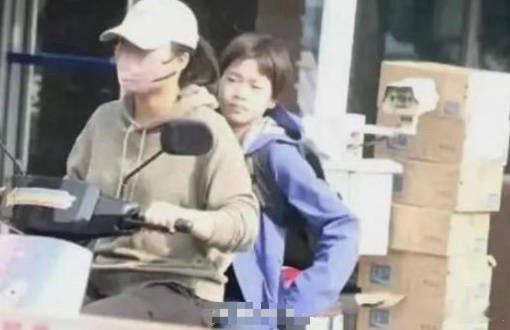 有谁没看过全红婵从老家回来陈若琳骑电车去接她被拍到的照片 ​​​