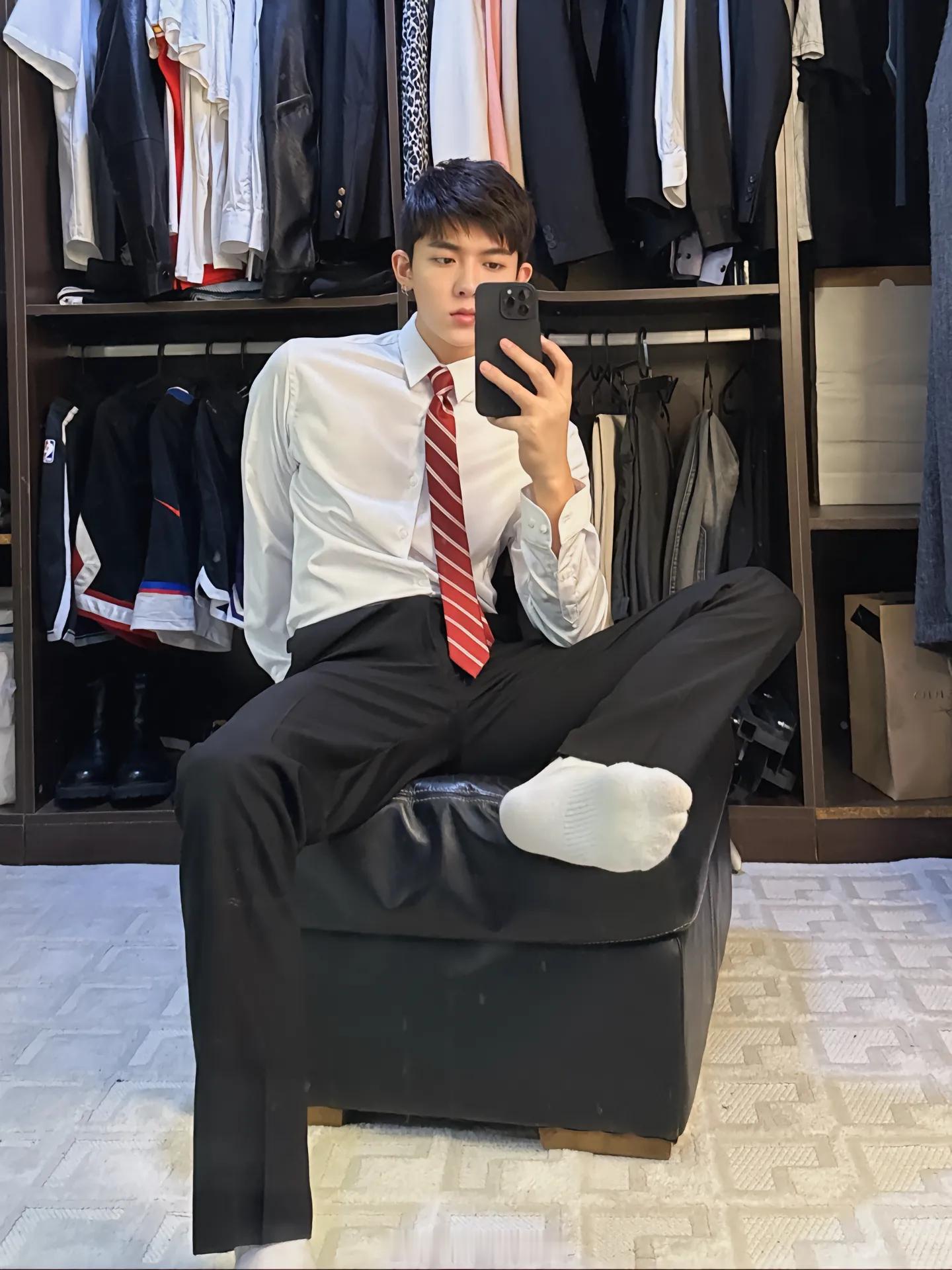 西装荷尔蒙体育生[舔屏][舔屏][舔屏] 