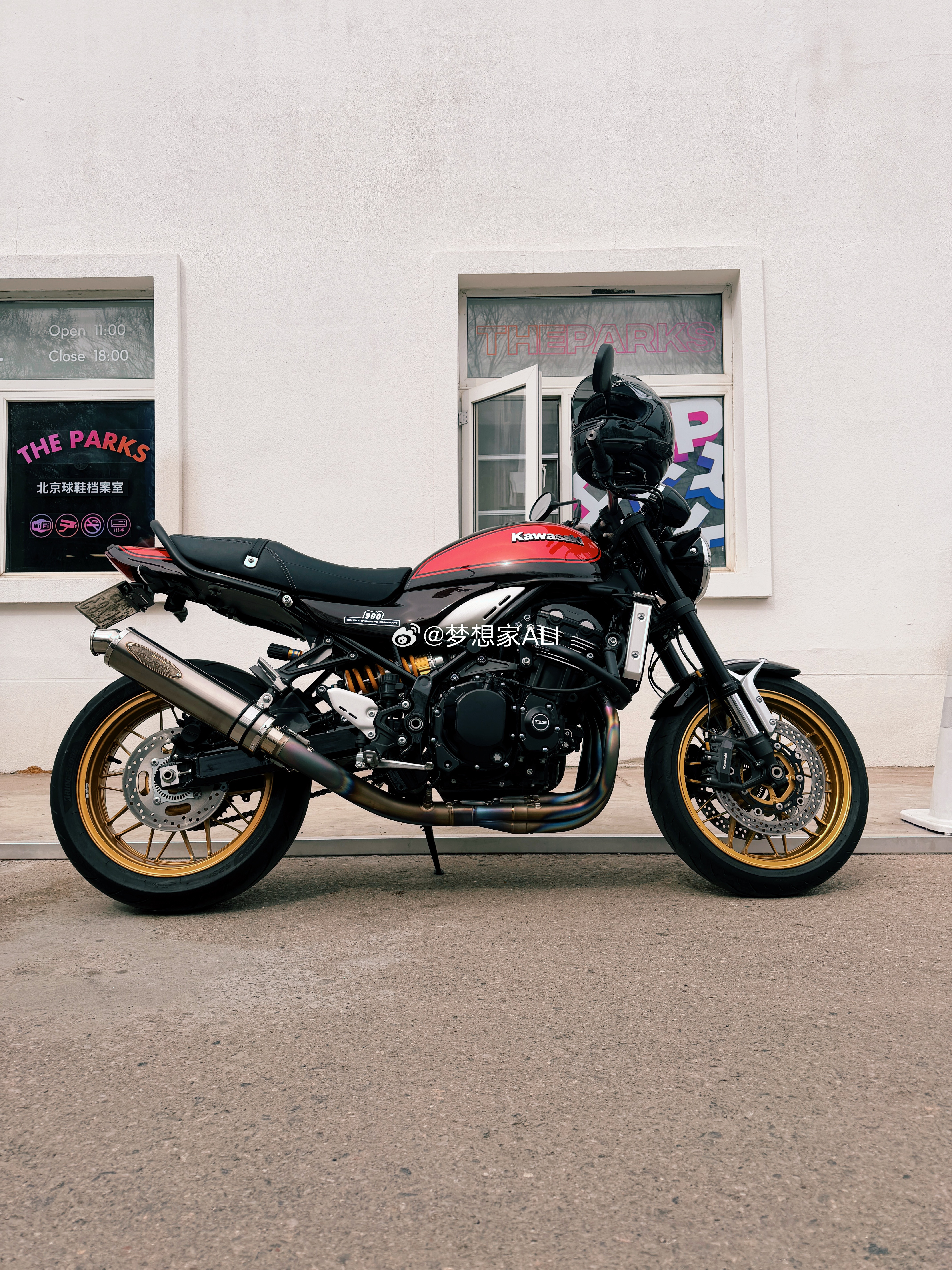 燃油巴适的摩托周末❤️喝着咖啡聊着车，再看看F1～ 绝❗️摩托车摩托f1摩托车 