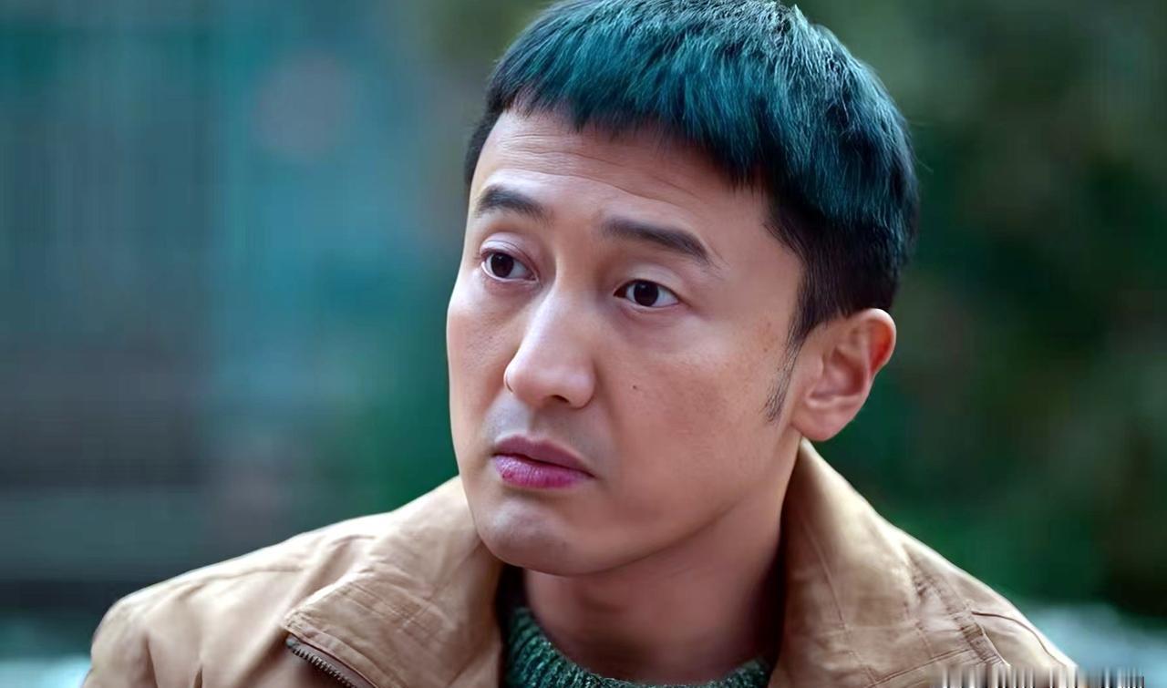 她为警方留下破案关键，却没能等到正义来临的那一天。
文江燕挡在秦枫身前，子弹穿透