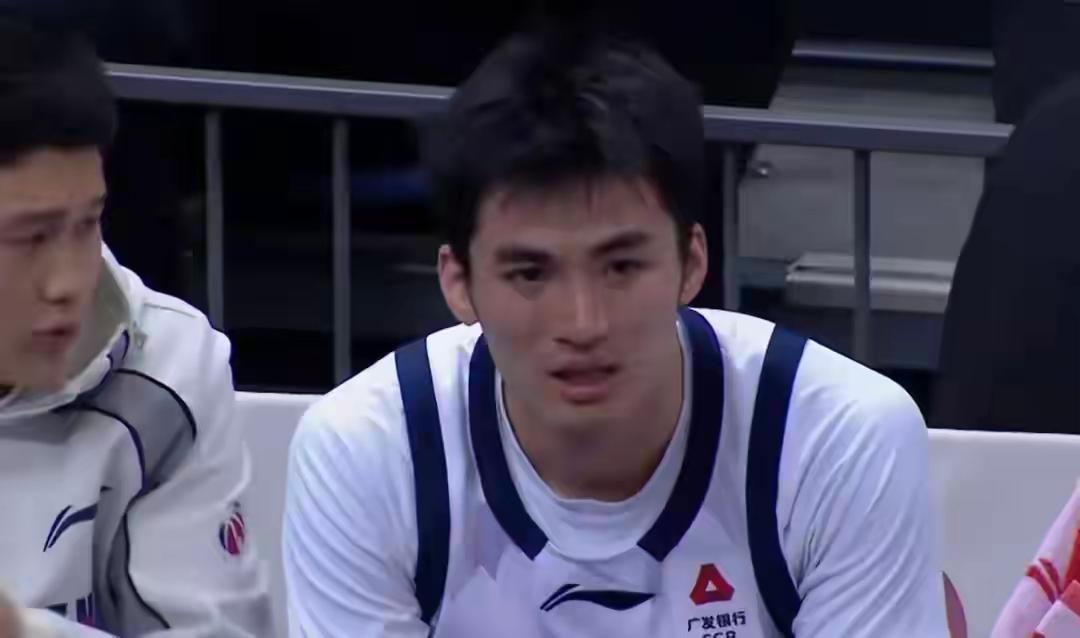 于德豪和鲍威尔谁的三分球命中率高？

看到这个问题，大家是不是觉得很可笑？于德豪