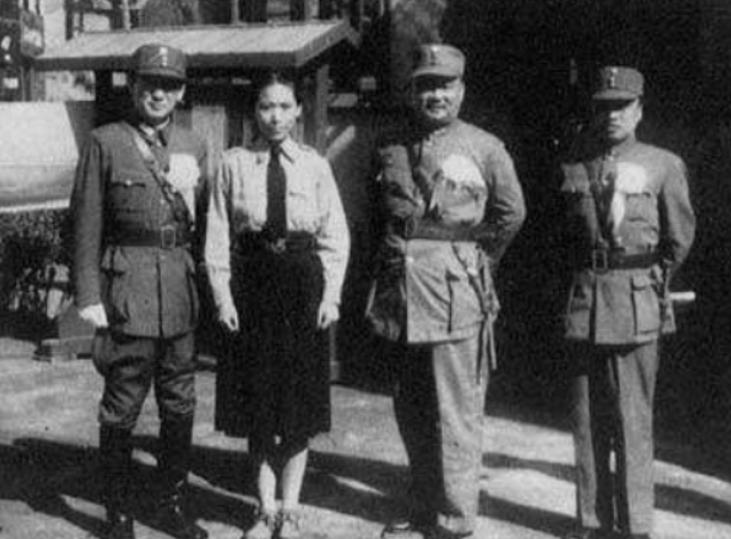 你认识照片中的这个女孩吗？她就是被称为“中国抗战形象大使”的杨慧敏。当时闸北几乎