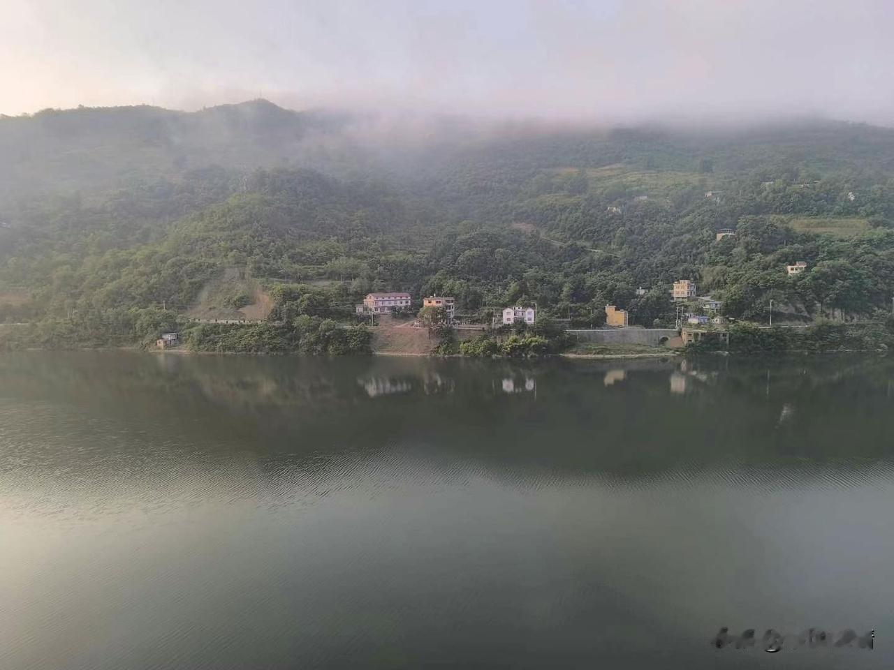 湖北省陕西省边界行：一、陕西省：1、安康市-郊野的汉江山水；2、安康市区-山河依