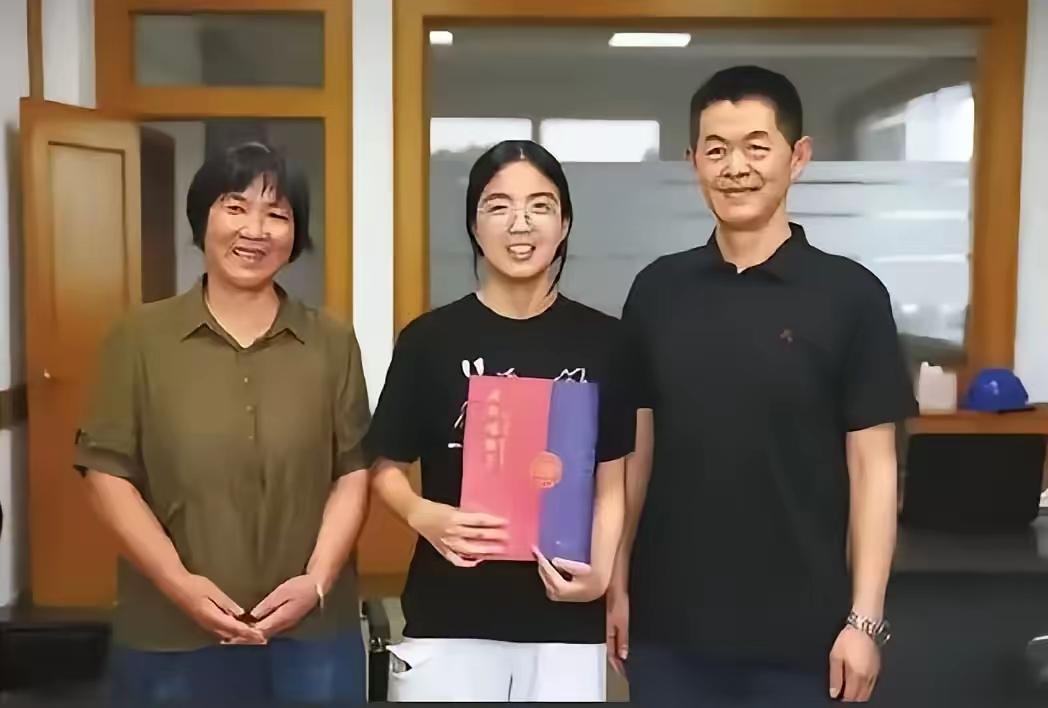 浙江女孩被匿名资助4年，今年保研复旦，她决定找到恩人当面致谢，结果见面她在那一瞬