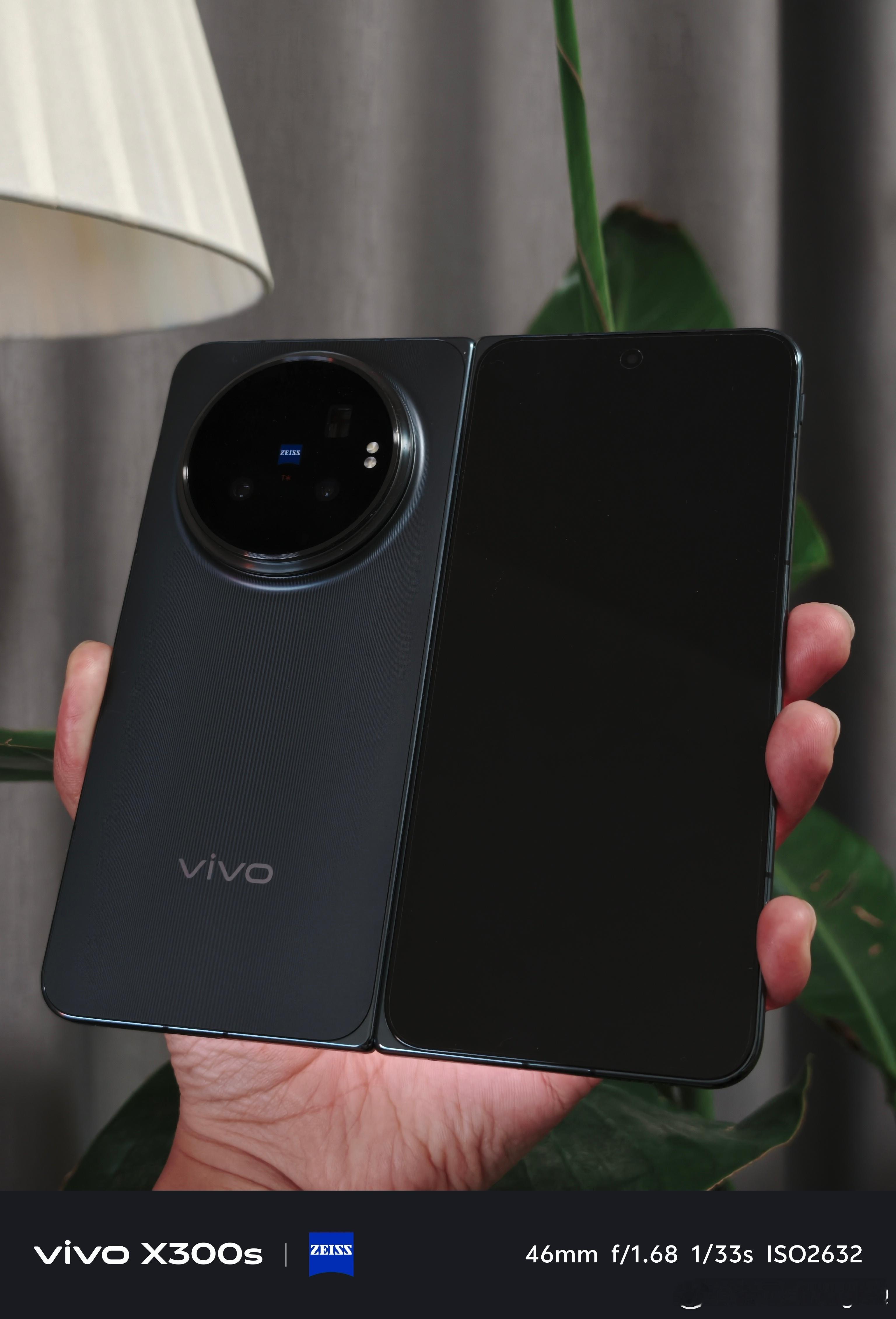 vivo X Fold6 这个四分屏的动画真挺丝滑 