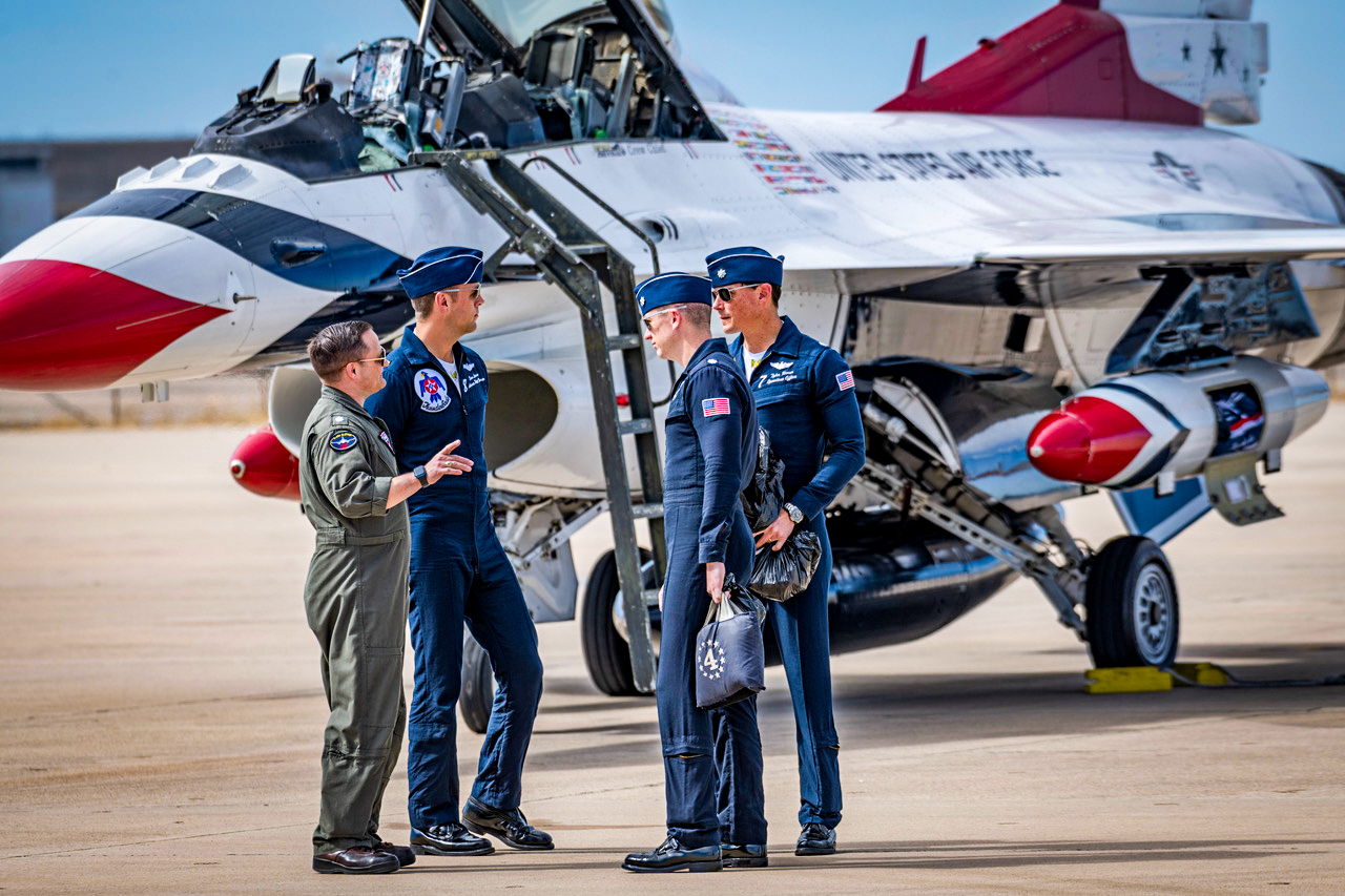 沃斯堡上空的雷鸟表演队 