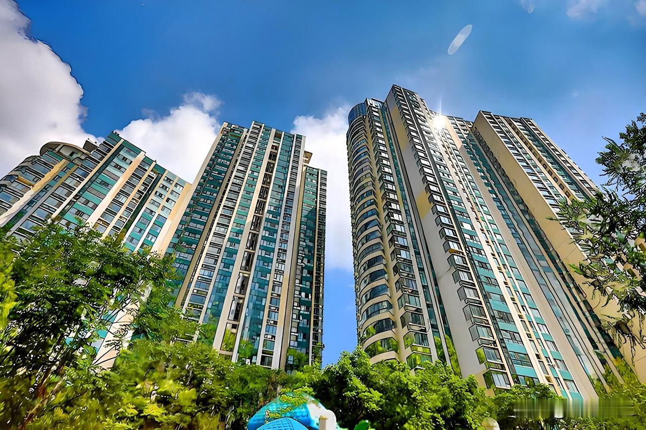 当前楼市最大真相：一边抢房，一边甩房

今年的楼市，没有普涨，也没有普跌，就俩字