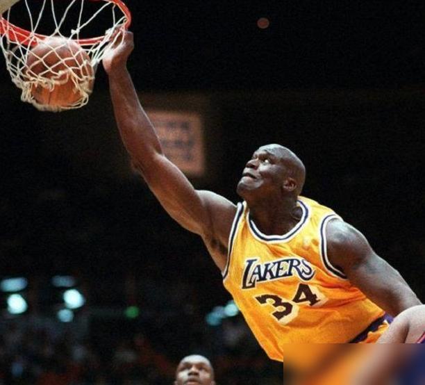 不管联谁，都能拿总冠军！5位不虐腹肌的球星！

奥尼尔，三连冠中锋，最强中锋，没