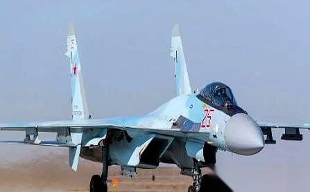 伊朗空军那堆飞了快五十年的老爷机，所有人都以为会飞到零件都散架为止。
结果，12