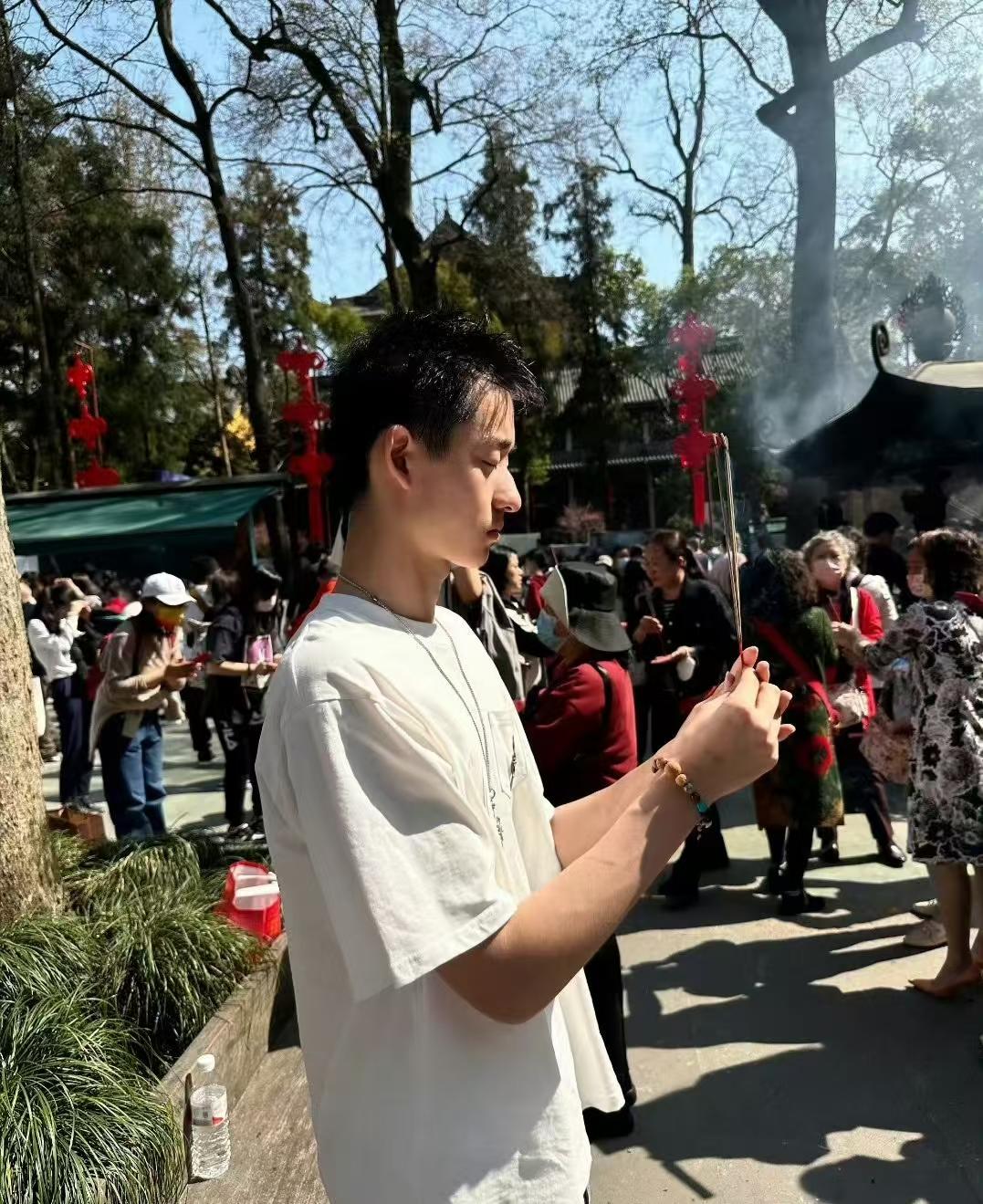 中国公开赛前，吴宜泽也去上香了，估计是晋祠。

特鲁姆普和凯伦威尔逊的独门秘籍，