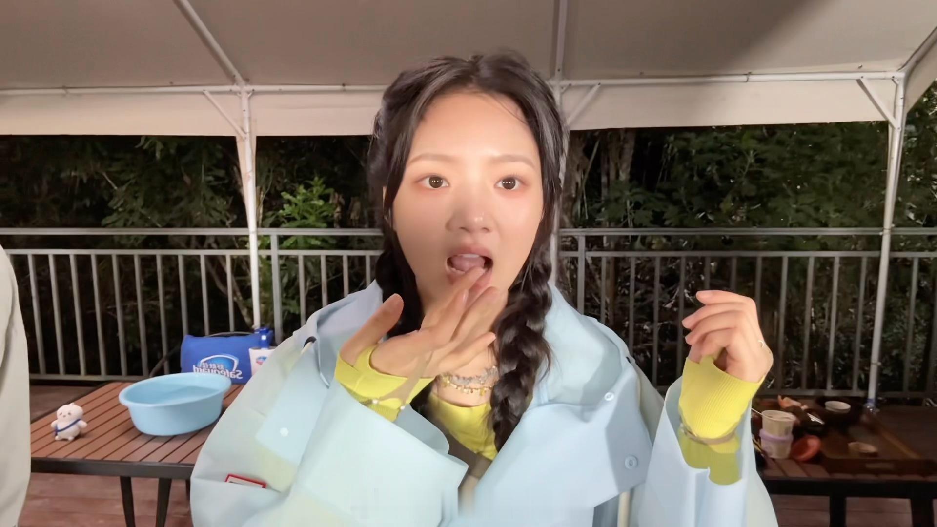 任敏吃蚂蚁任敏生吃蚂蚁不是，敏子是真的很勇敢啊这换我真的不敢吃蚂蚁，任敏这个综艺