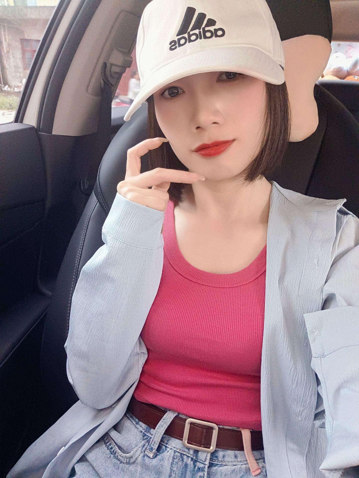 长得不是很好看,但好在是限量版,
也无需与谁比较,我独我