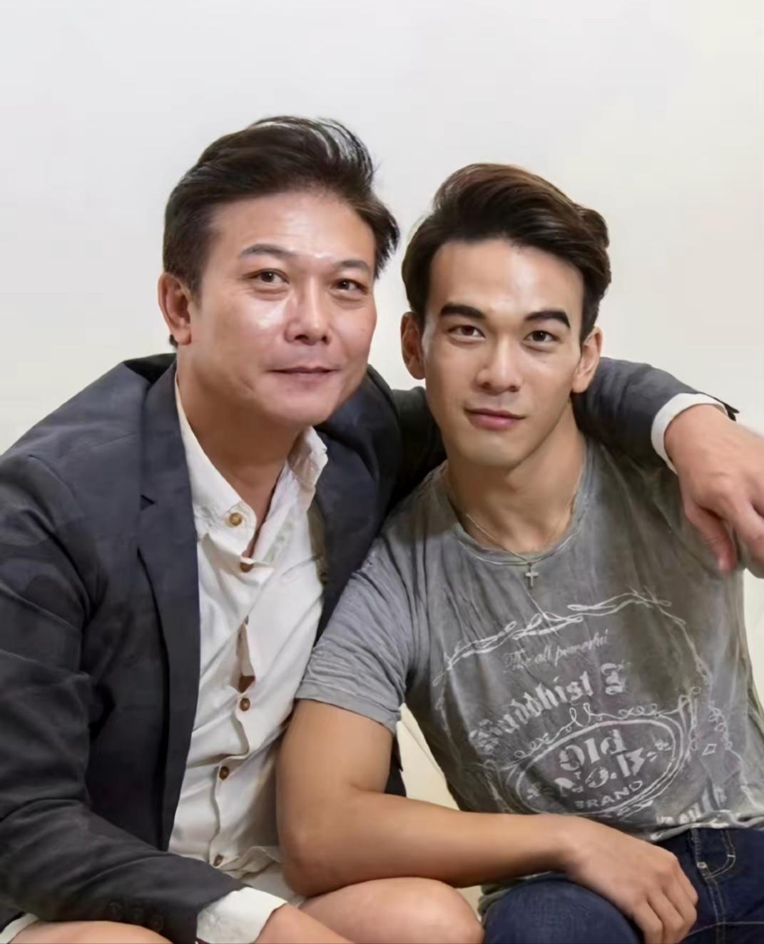 香港男演员庞景峰和女友刘温馨分手了，两人在社交平台上都发了一些伤感的文字，刘温馨