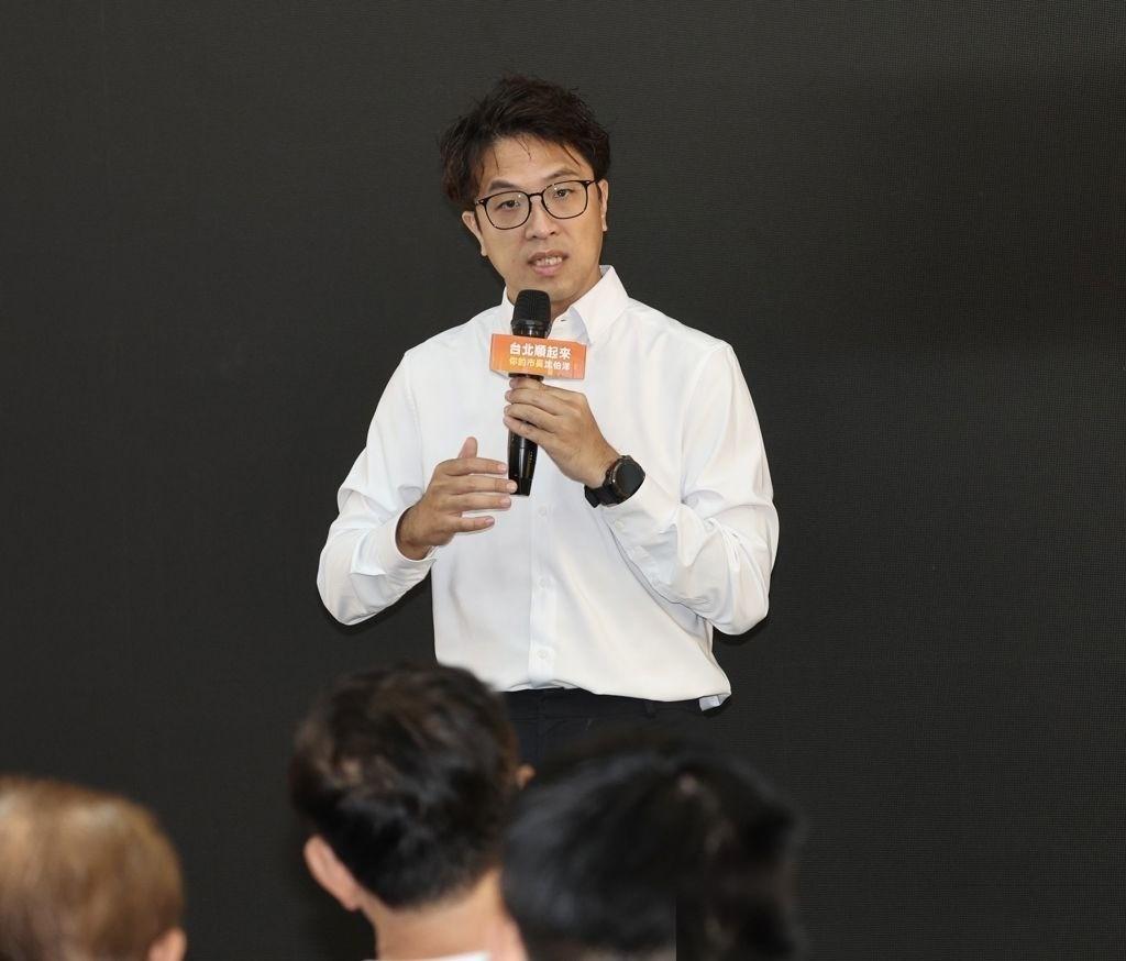 苏姿丰父亲无底线吹捧沈伯洋：他若当选，把台北改造成亚洲最伟大的城市
民进党台北市