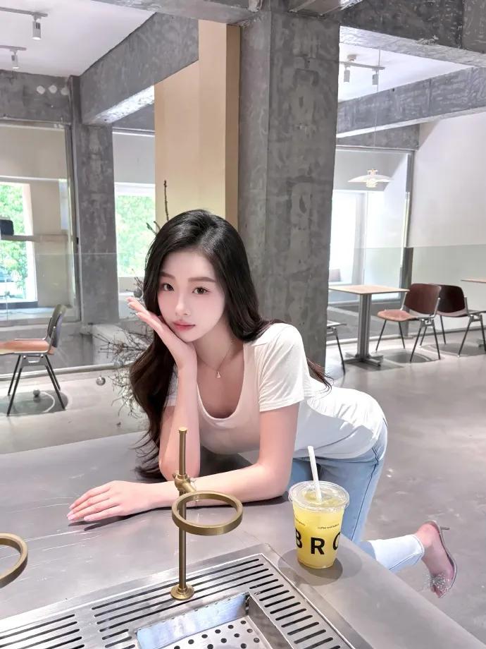 酒窝Nina，休假的松弛感，美美的[送心]