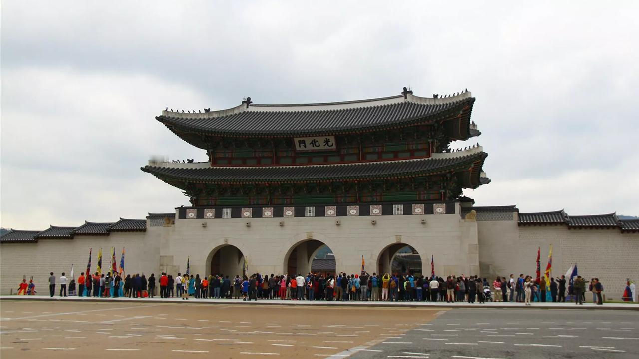 政客扎堆参拜靖国神社，日韩矛盾再度浮出水面

日本多名内阁大臣以及八十多名国会议