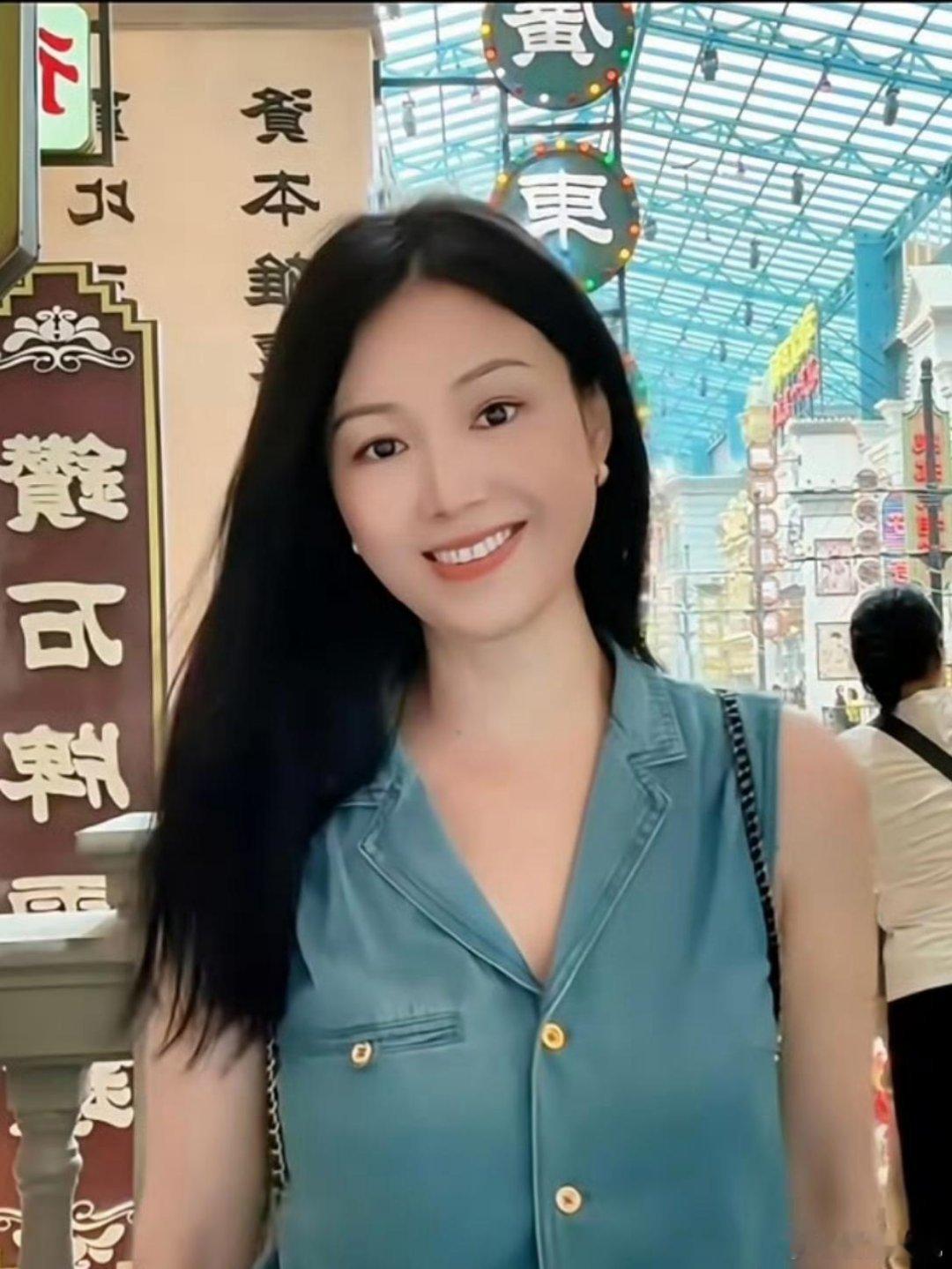 巴啦啦小魔仙凌妈妈扮演者自曝片酬，《巴啦啦小魔仙》中的凌妈妈、凌爸爸时隔17年重