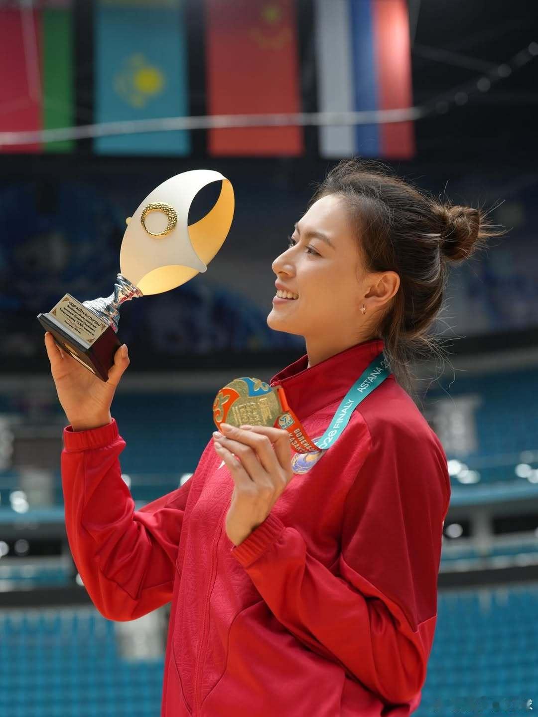 耍姐这盛世美颜，真的不比一些明星差了，像极了糖度高的水果~ 