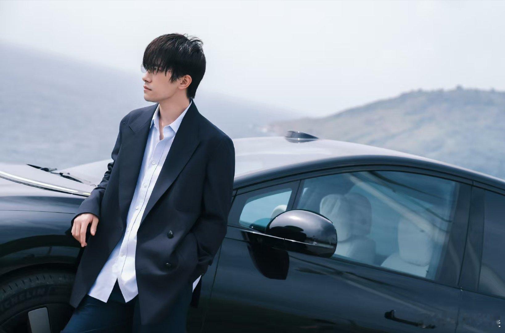 易烊千玺眼镜胡茬造型易烊千玺日杂风易烊千玺日杂风，眼镜胡茬造型， 