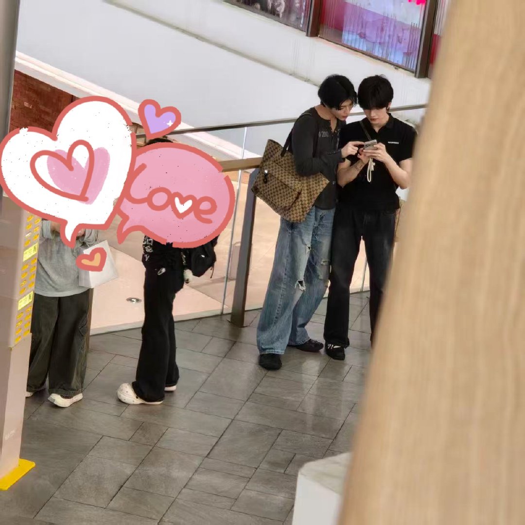 好瘦的两条人💜 