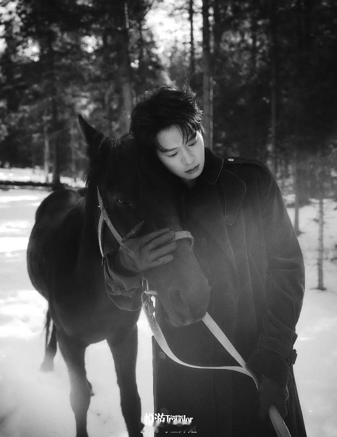 魏大勋雪地大片 怎么样？悦游杂志11月刊 这个杂志好会拍  户外类型 