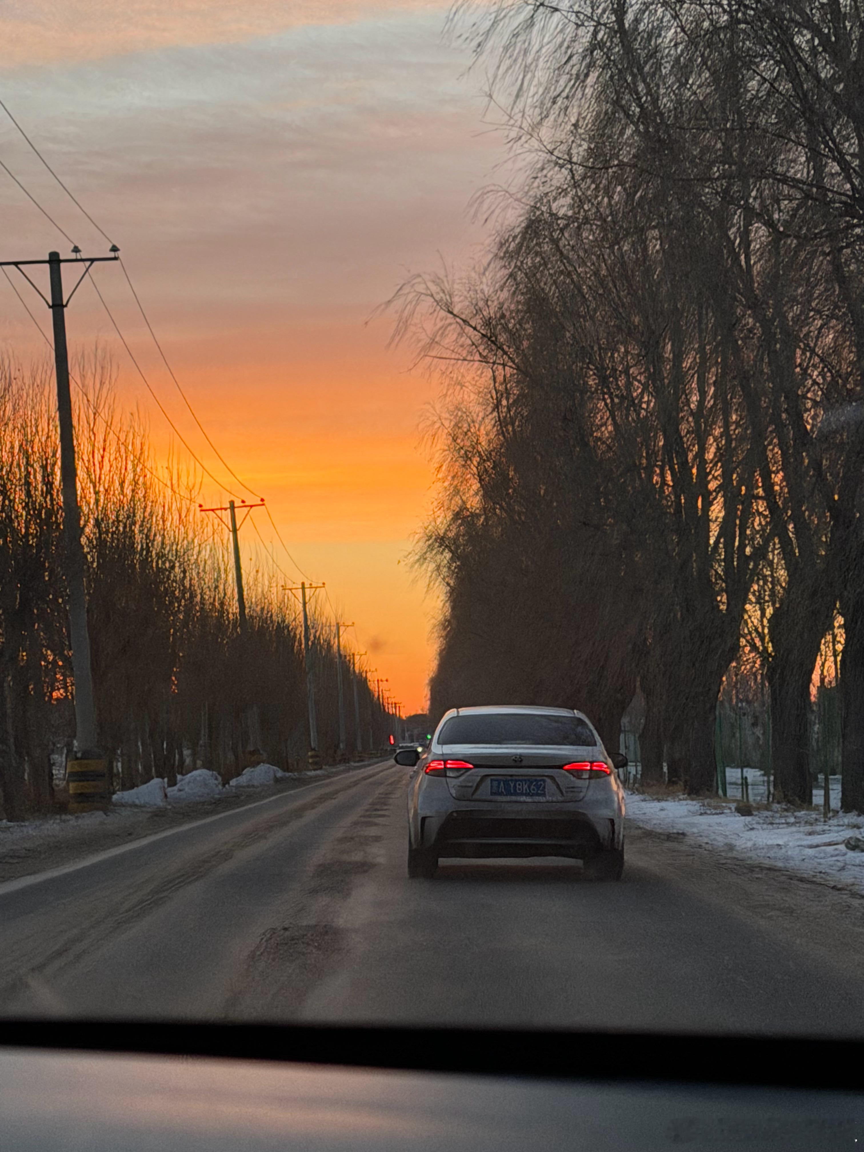 14年前同样的早班机 一人一包南下江苏如今转归故地，同样的机场同样的早班机 只是