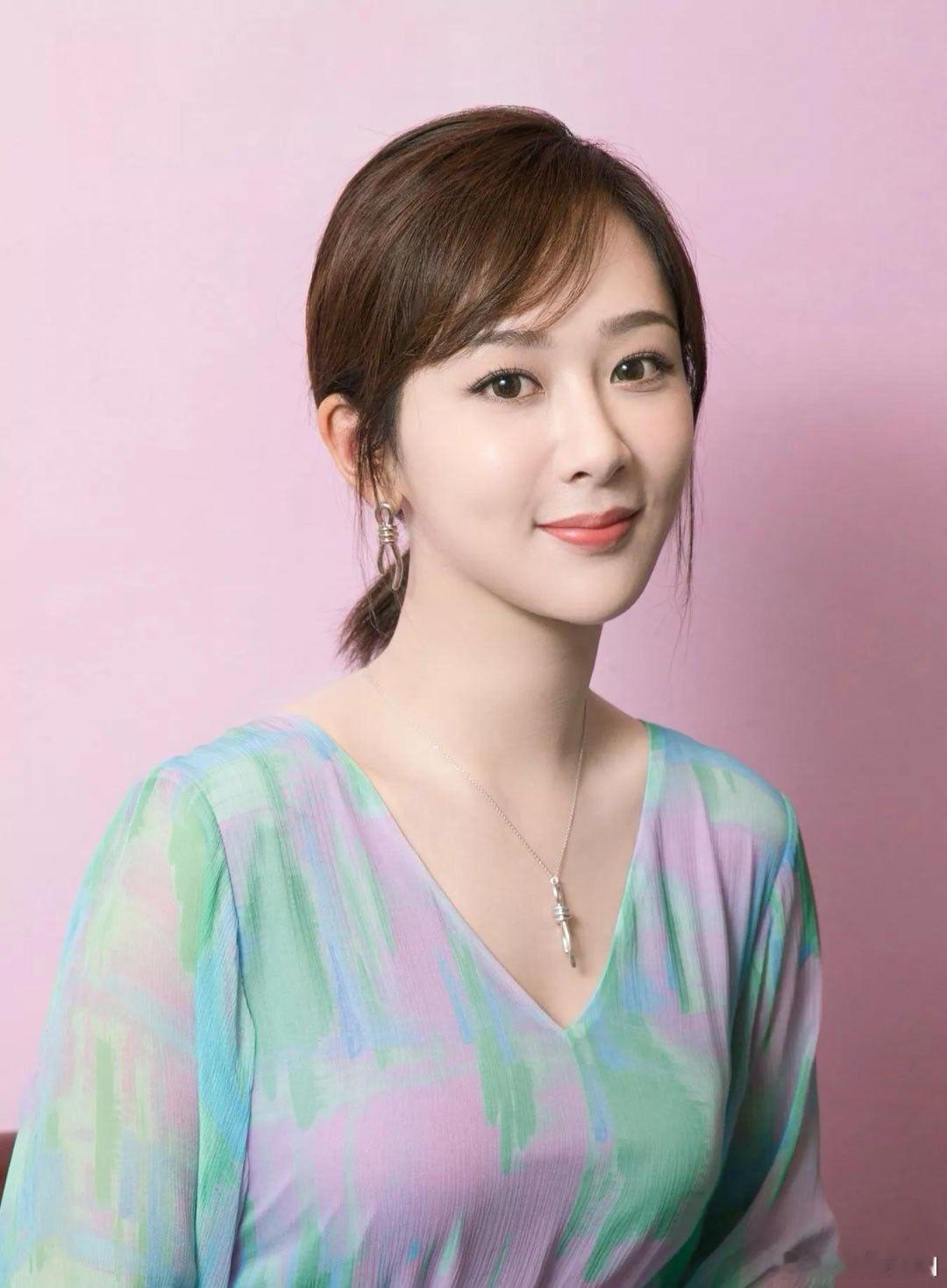 杨紫身份证上就是杨紫面对质疑，杨紫也没招了，身份证不好公布，只能把大学学士学位证