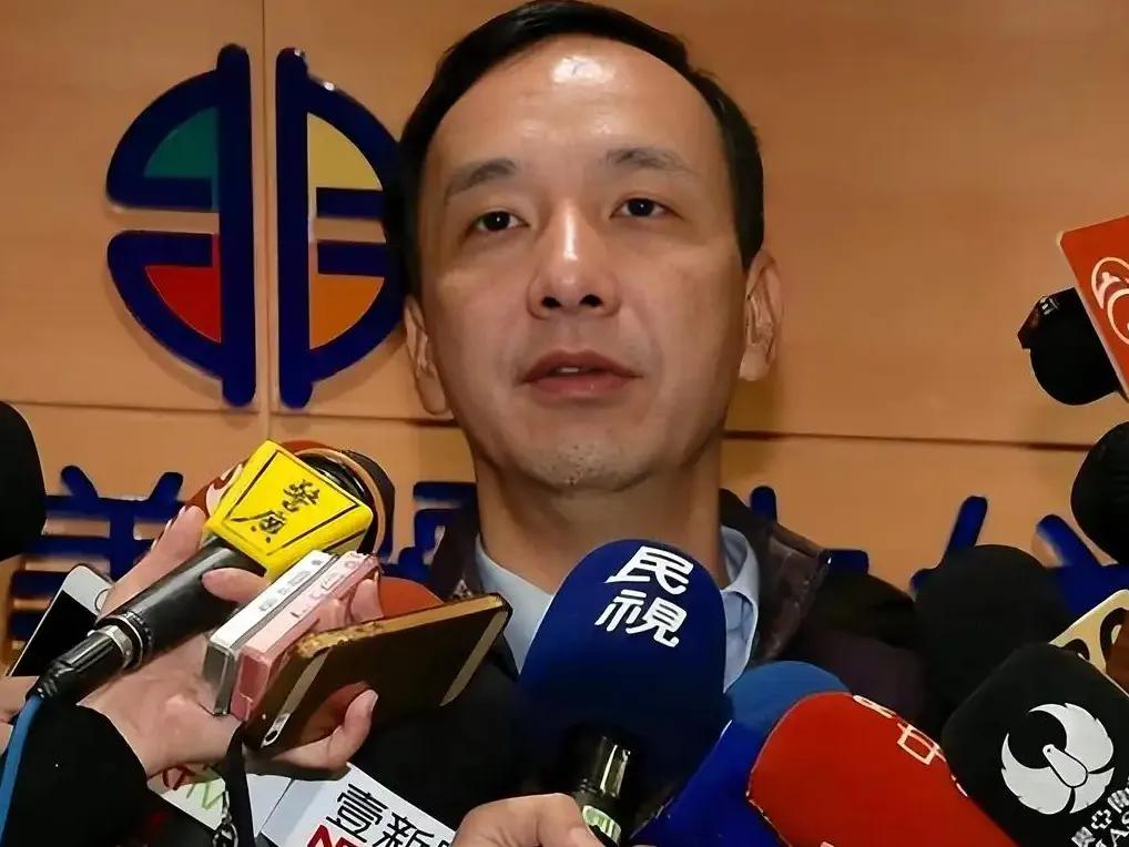 8月1日，外媒报道:“美对台征收20%的关税，朱立伦发文怒斥民进党应对‘慢半拍’