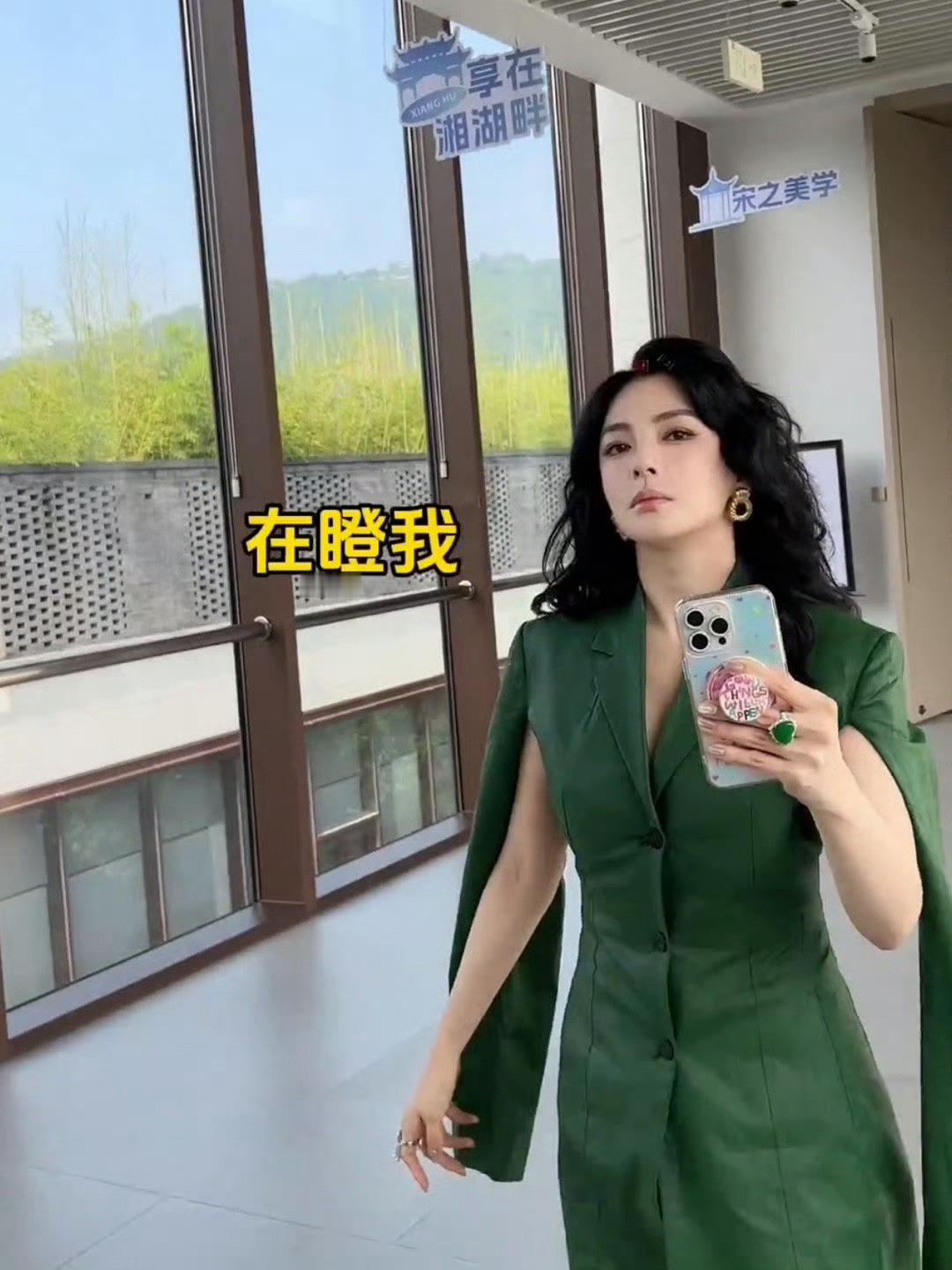 #张雨绮瞪工作人员#张雨绮瞪工作人员？实际上是我的刀子嘴臭脸豆腐心老板！！[do