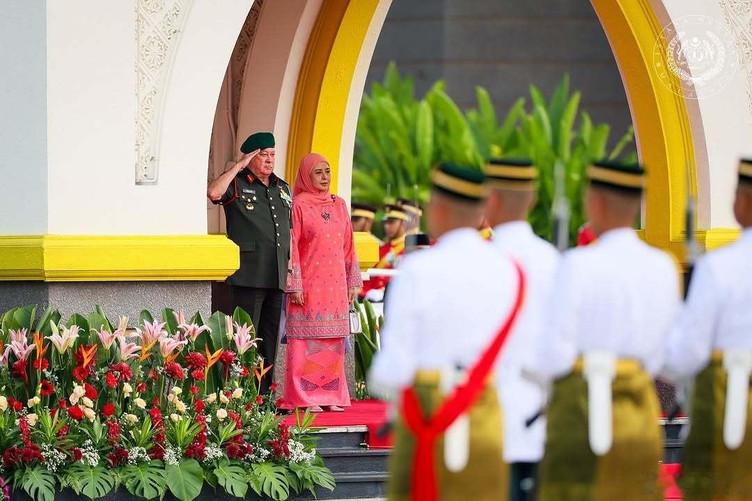 马来西亚王室 🇲🇾🇸🇬7月13日，新加坡总统尚达曼和第一夫人珍一藤木·尚