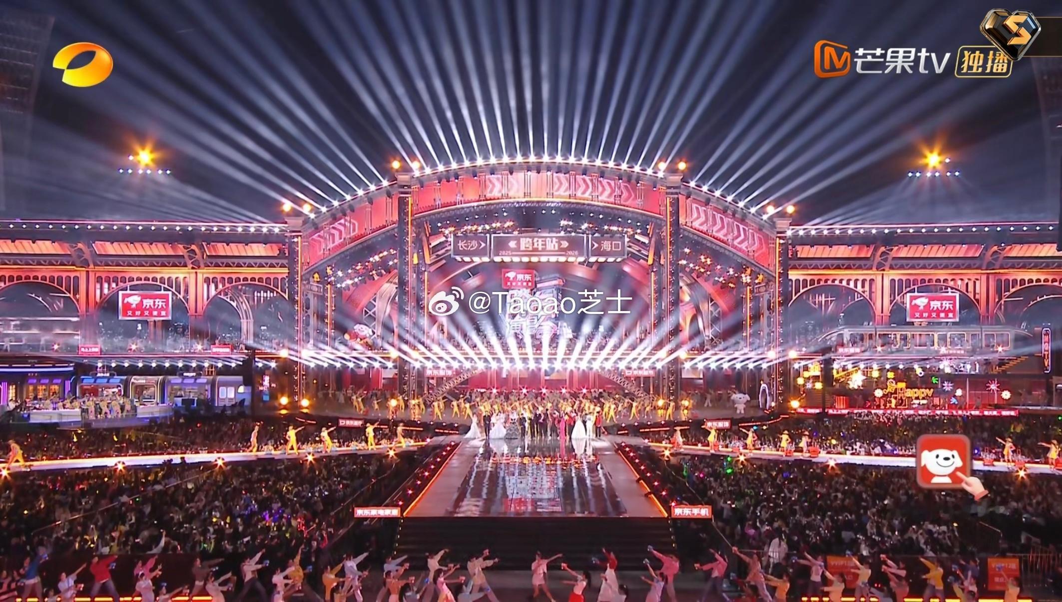 湖南跨晚“骐骥红”太懂新年浪漫湖南跨晚明星全员红装既承红包吉祥又寄“骐骥一跃，志