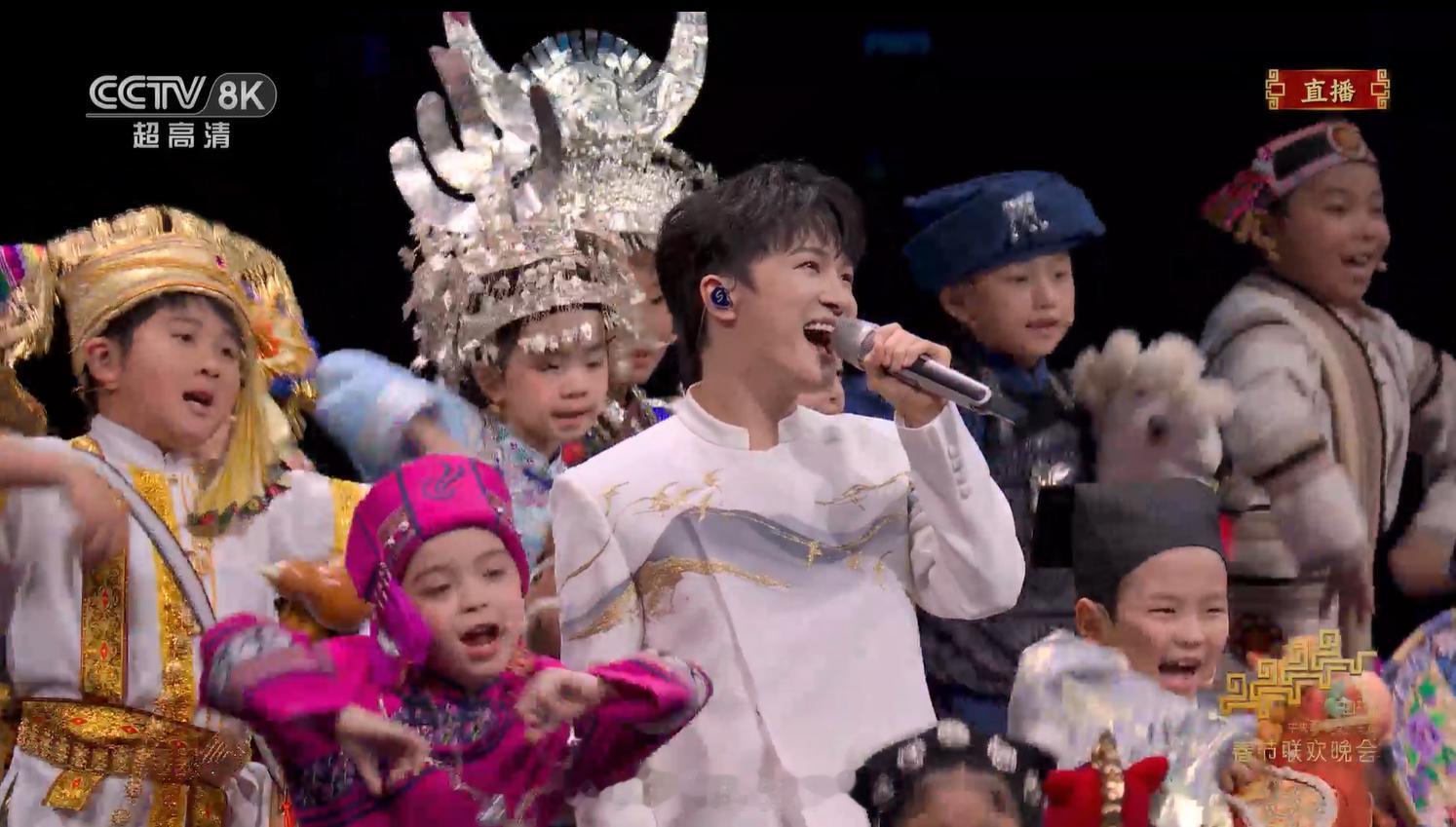 春晚 看到周深就不由地想艾特球姐