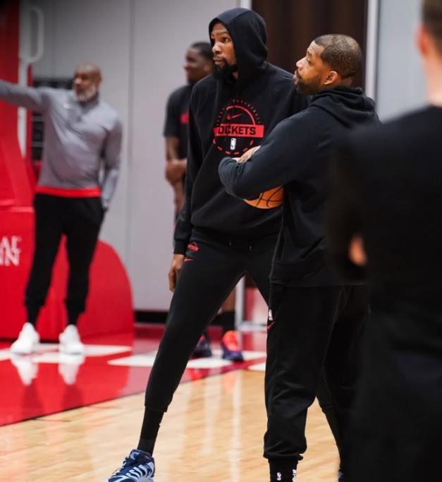 火箭队现在真的是缺啥补啥，ESPN认为火箭队可以用今年夏天自己的两枚次轮选秀权摘