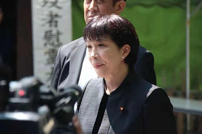 虽然把日本拜鬼的地方叫法更改为“战犯神社”，倒不如再把神字抹去，战犯是鬼不是神，