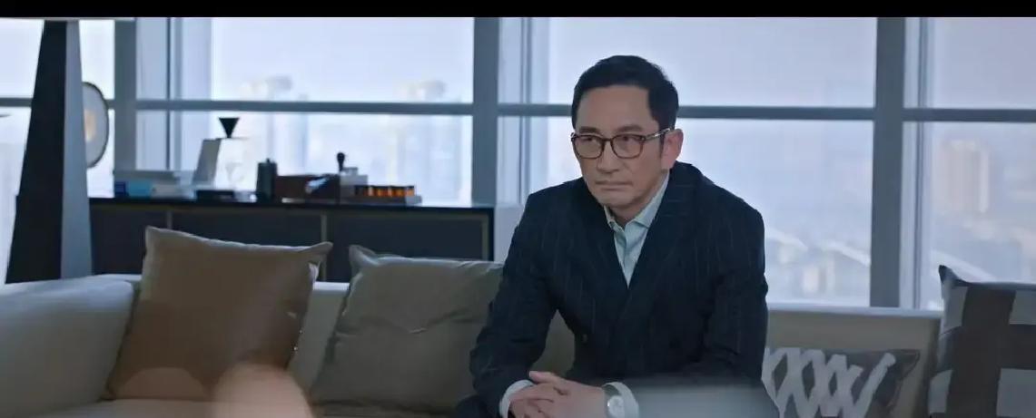 聂程远要是真踏进盛家那场宴会，估计全场空气都得凝固。
女儿挽着林屿森，盛家人冷眼