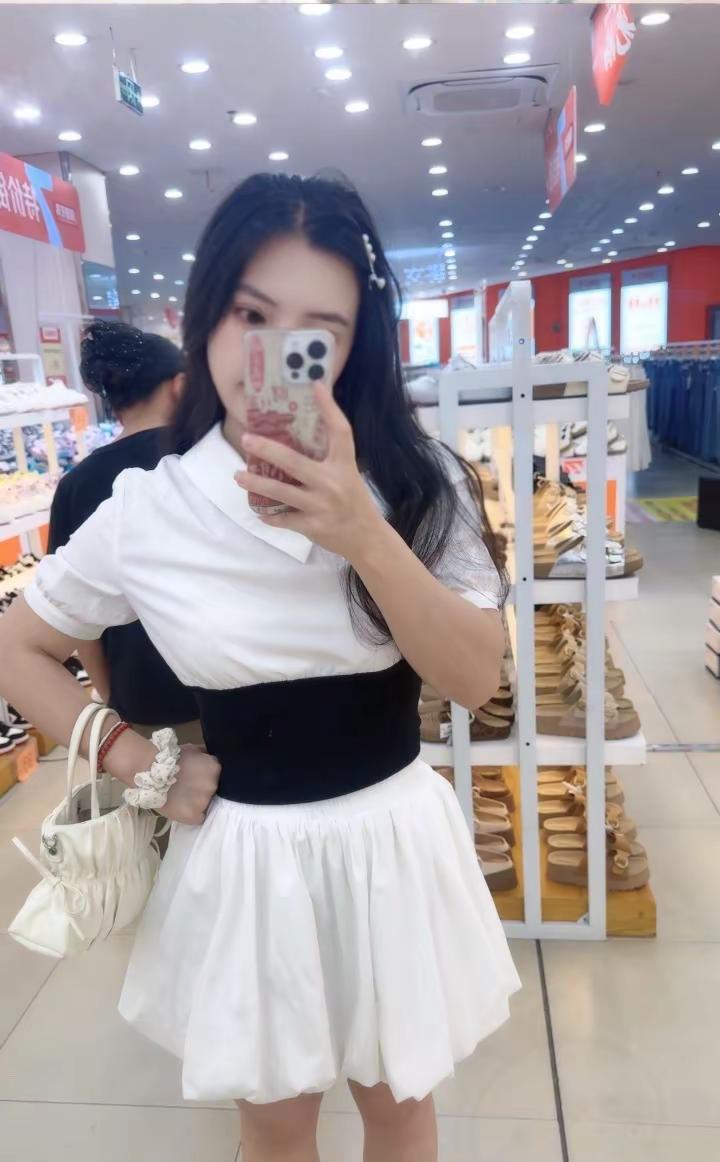 能不能夸我两句，昧着良心说也行，高低整两句，让我迷失一下自我。今日自由穿搭
