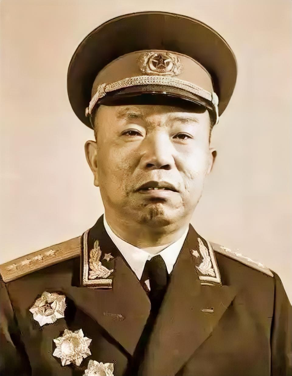 1927年，地主丁枕鱼被判死刑，死到临头，他对王树声大喊：“老五啊，我可是你亲舅