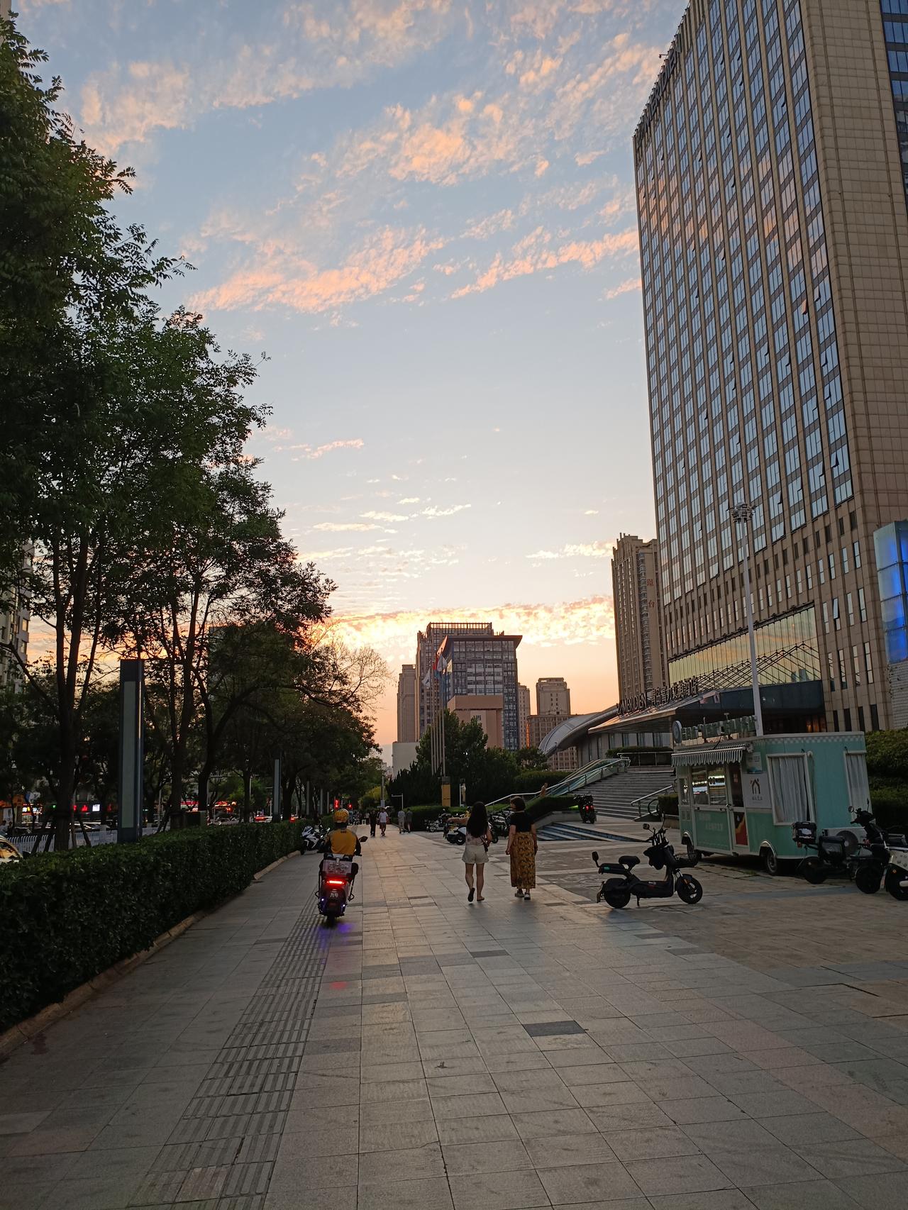 由于家住青岛市南区，本人又比较宅，所以活动范围基本就是在市南江西路、燕儿岛路一带