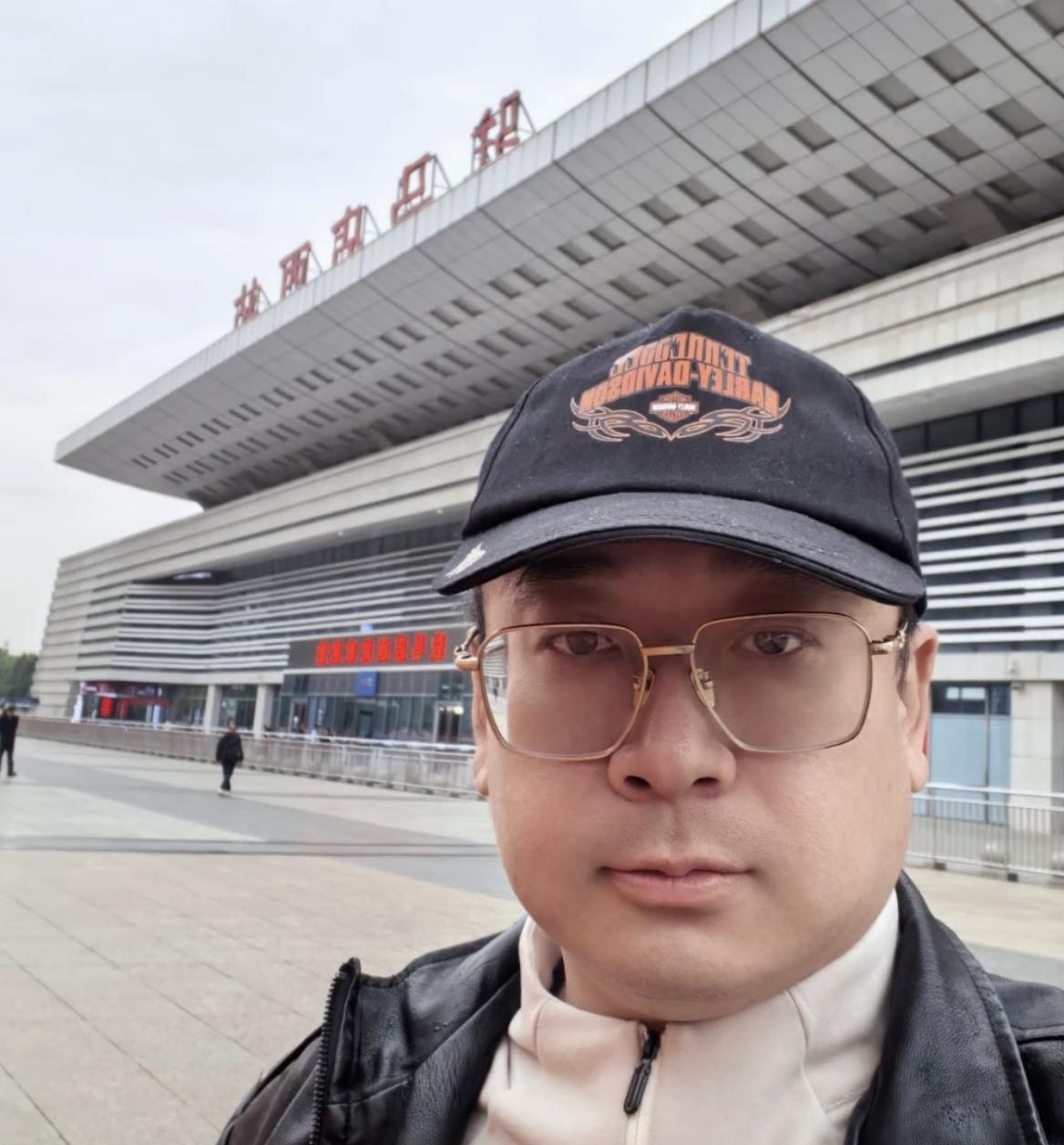 姐姐们家人们，今天看到云昊发文，评论区网友纷纷关心云昊，说偶遇不必慌，理性支持，