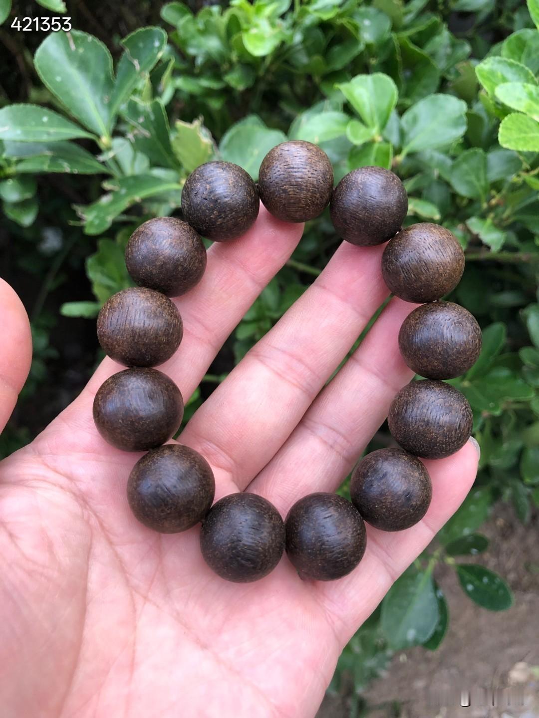 清代  老沉香素珠圆珠手串。

规格：1.88cm