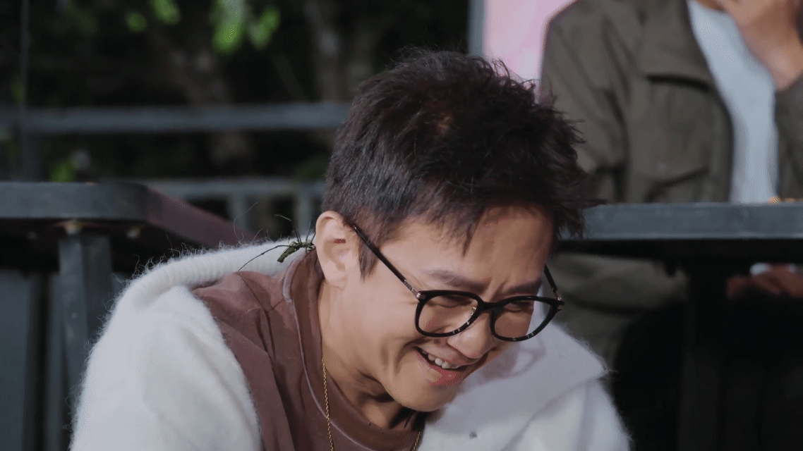 邓超现在节目玩儿这么大吗邓超综艺从不让人失望！玩游戏大胆突破尺度，顶着毒蜘蛛沉浸