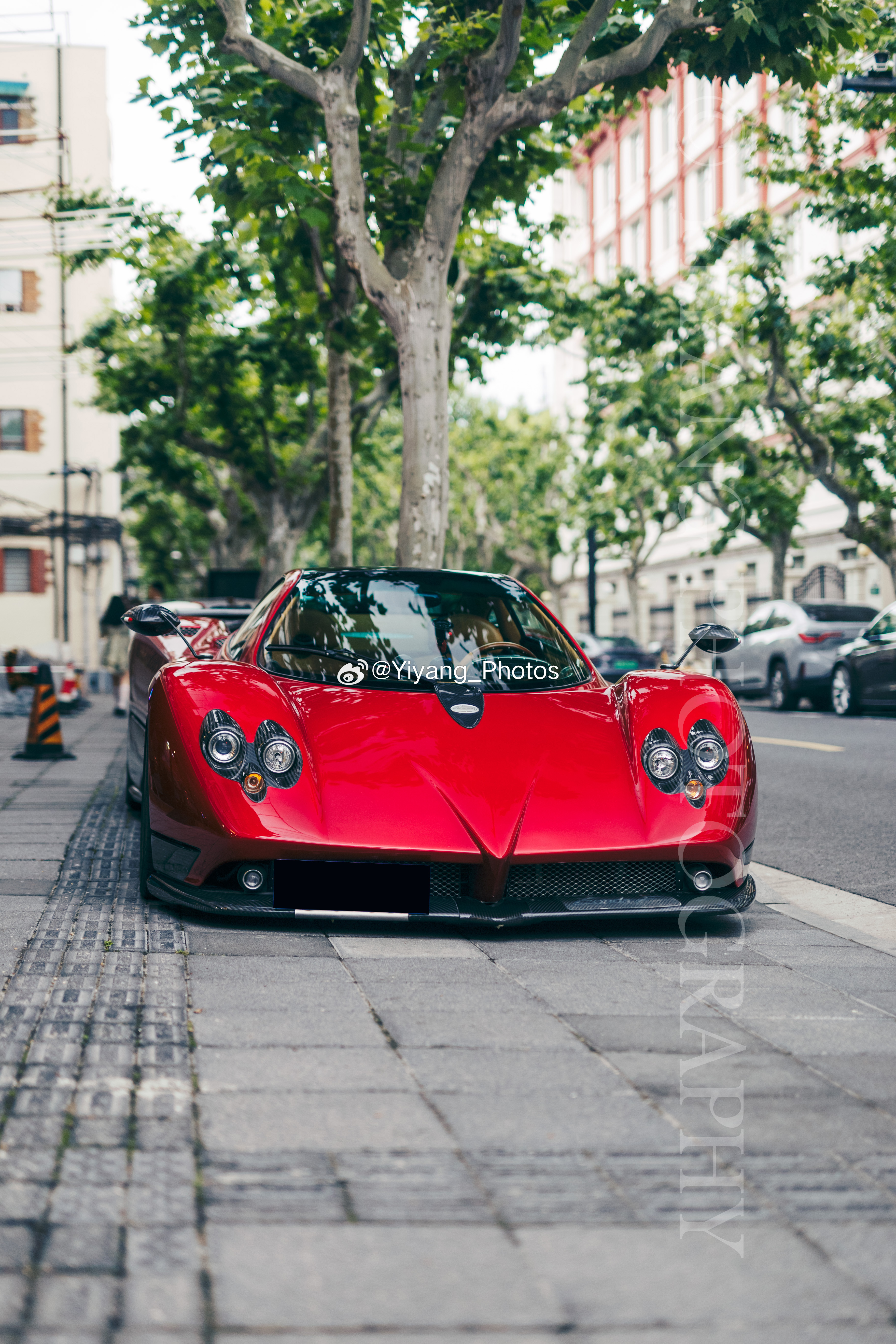 又到了最近遇到的一些车系列时间, Pagani Zonda F换色前出街的时候有
