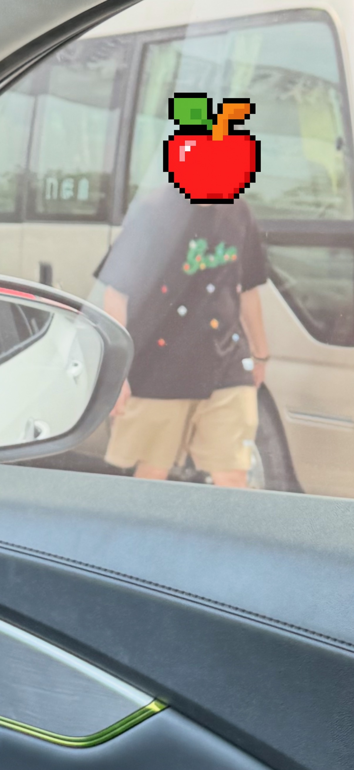一段时间没见我一个朋友今天一见，WC怎么这么胖了你们觉得他现在多少斤？ ​​​