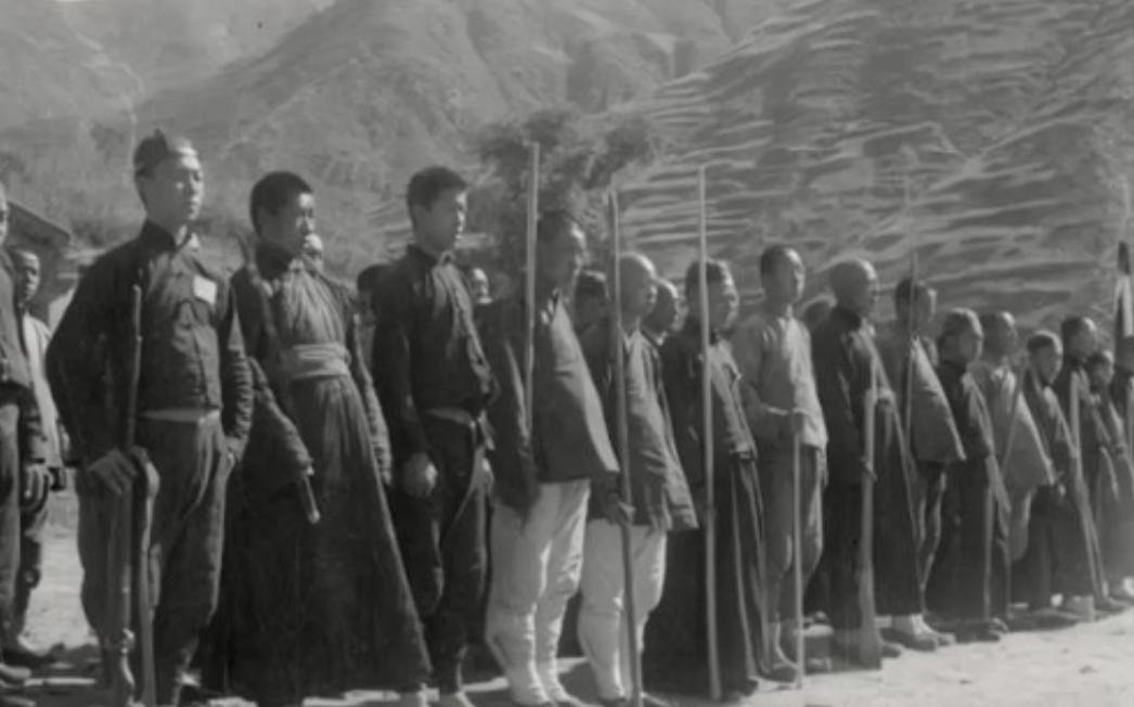 1944年浙江土匪头目王鼎山，派出2名女土匪来到浙东抗日根据地，竟然希望新四军能