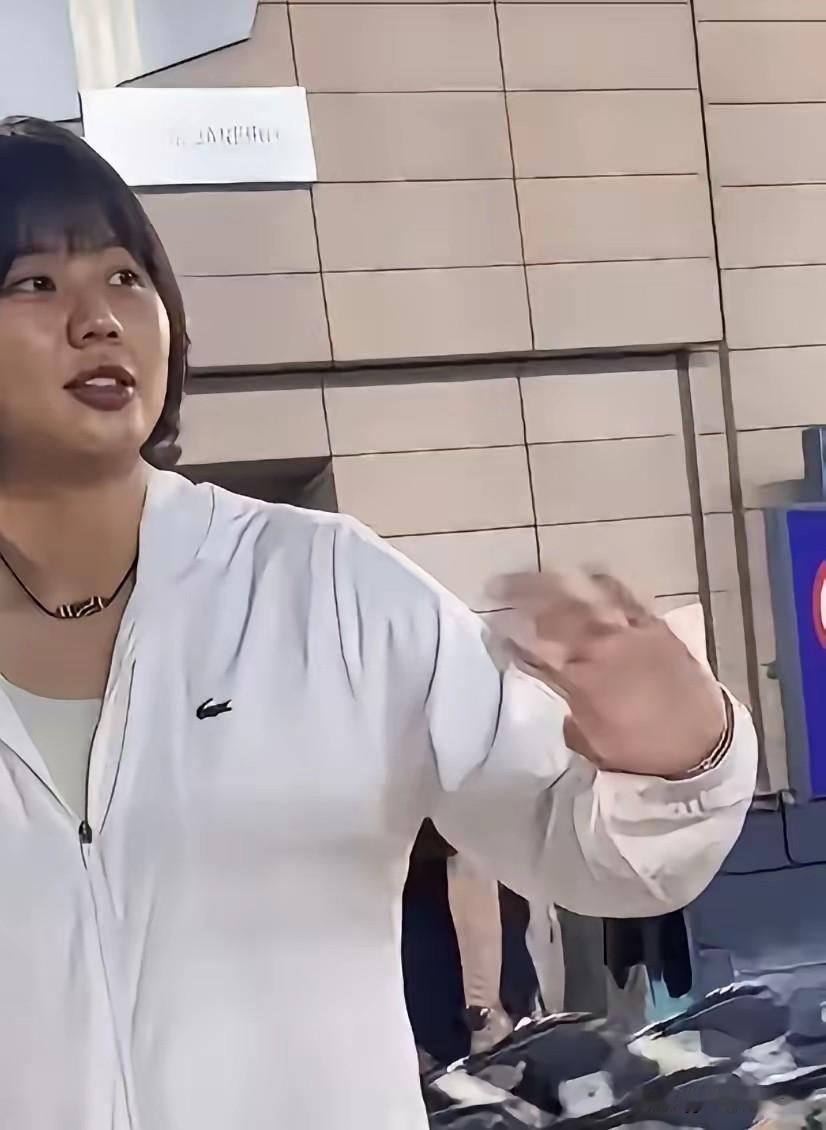 女排队长龚翔宇飞往日本开启第二次留洋！
今天早上，中国女排队长龚翔宇飞往日本
开